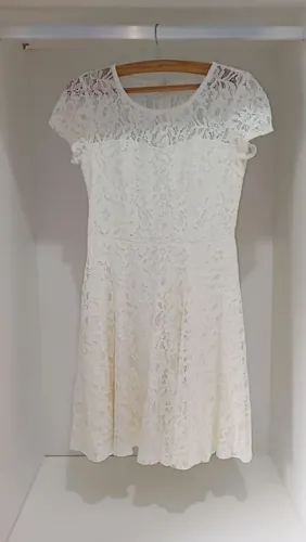 Vestido branco de renda 
