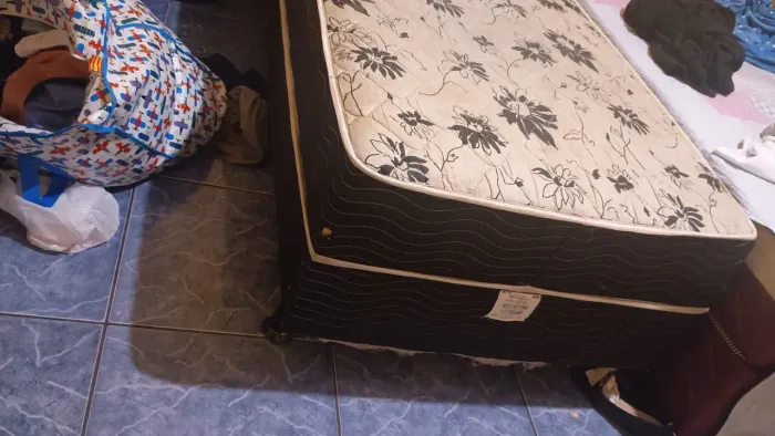 Cama de casal box solteiro