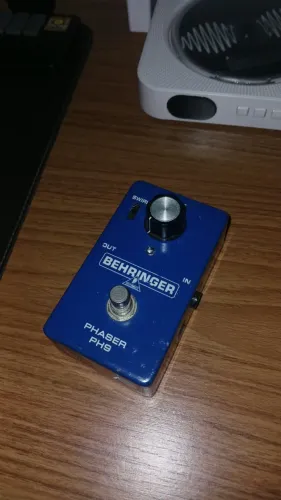 Pedal de Guitarra Behringer PH9