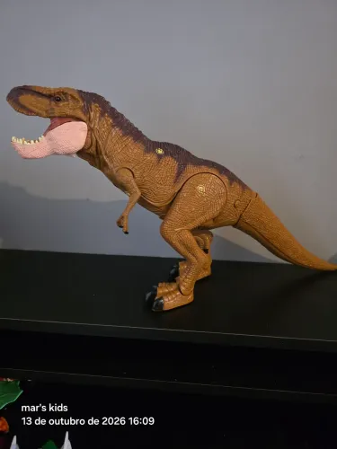 Dinossauro ele anda e faz som