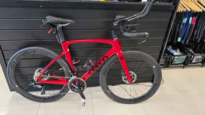 Bike de Triathlon CEEPO (triatlo)/ Contrarrelógio (Contra-relógio TT). Bicicleta Ceepo.
