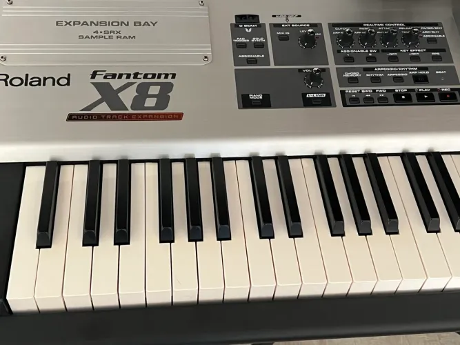 Teclado Roland Fantom X8