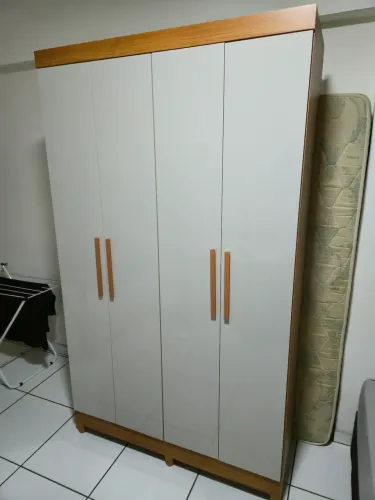 ARMARIO 4 PORTAS USADO