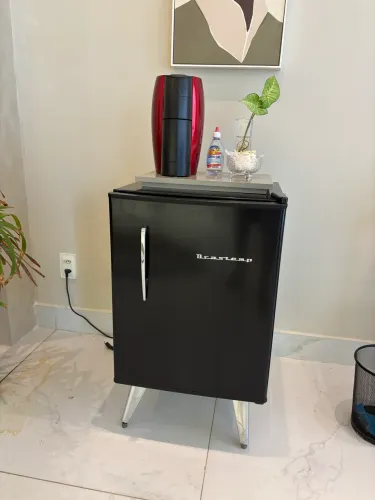 Frigobar Brastemp retrô preto