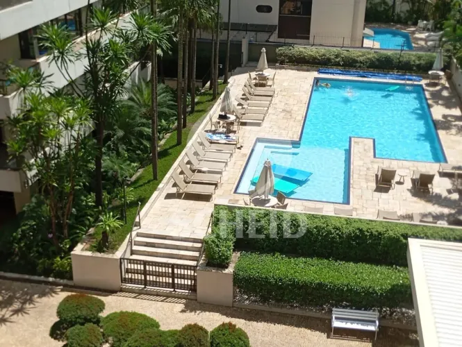 Apartamento à Venda em Moema com 162m², 3 quartos sendo 3 suítes, 3 vagas.