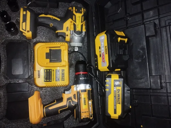 Kit Dewalt 2 em 1