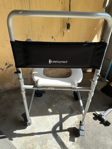 Cadeira higiênica Dellamed
