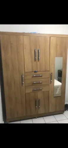 Guarda roupas medio