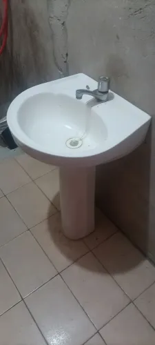 Conjunto vaso, pia e caixa acoplada