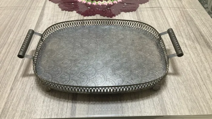 Bandeja de metal antiga