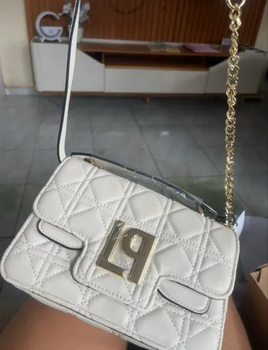 Bolsa lança perfume