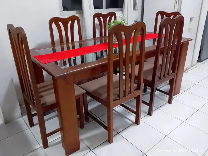 Mesa em Mogno