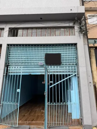 Salão comercial localizado na Avenida Esperantina, ótima localização, pontos de ônibus de 