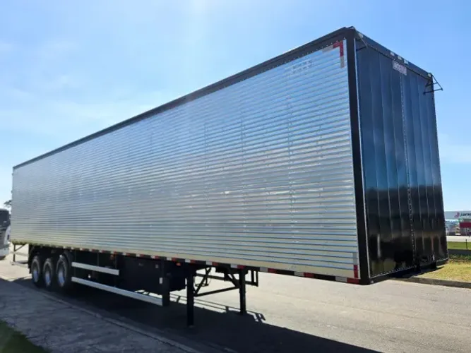 Carreta Baú Nostra Ano 2025 30 plt 15.40 x 2.90 Chapa Xadrez 2 posições de pino rei