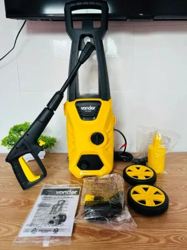 Lavadora de Pressão 1600 PSI Movel com Rodas & Acessorios