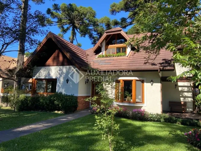 CASA DE QUATRO DORMITÓRIOS NO CONDOMÍNIO BOSQUE DA SERRA EM CANELA