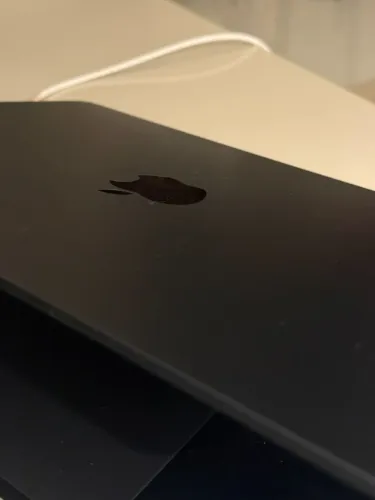MacBook M2 / Memória 8GB / HD 512GB / Bateria 81%