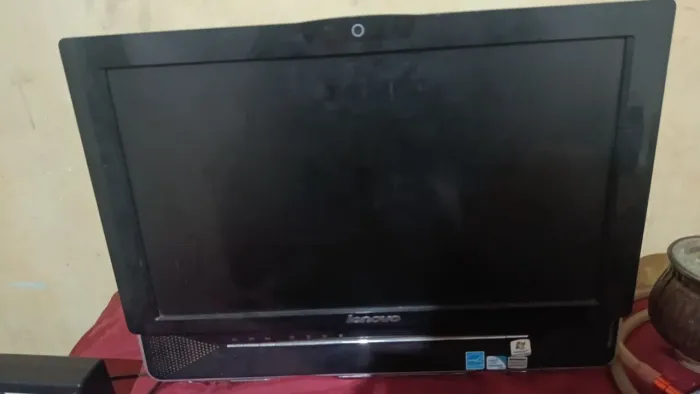 Computador Lenovo antigo 20 polegadas