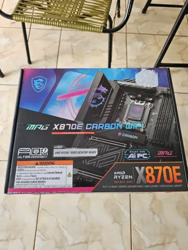 Placa Mãe MSI MPG X870E Carbon WiFi AMD AM5 PCIe 5.0