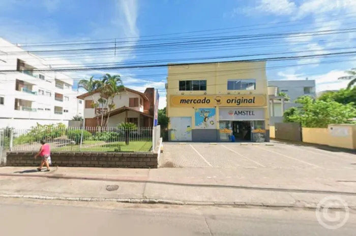 Casa comercial com potencial em Canasvieiras, Florianópolis