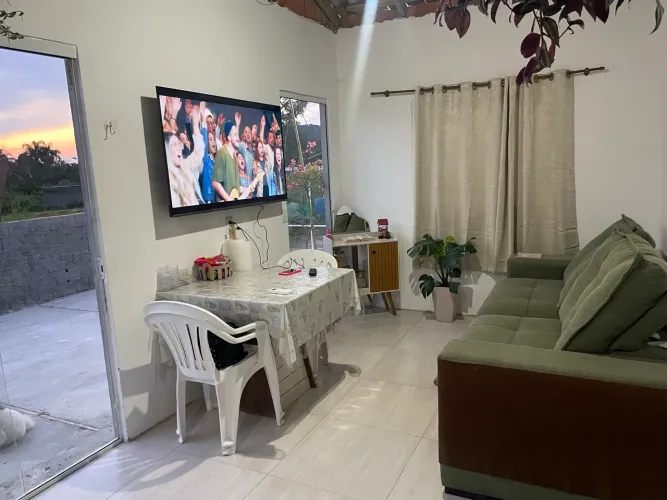 Casa anual vargem do bom Jesus 2 quartos sozinha no quintal aceito pet e crianças