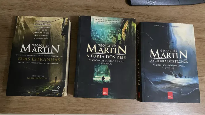Livros game of thrones e ruas estranhas