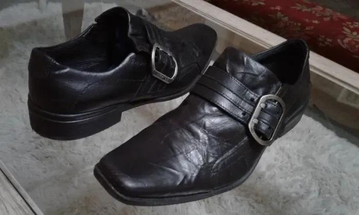 SAPATO SEMI-NOVO
