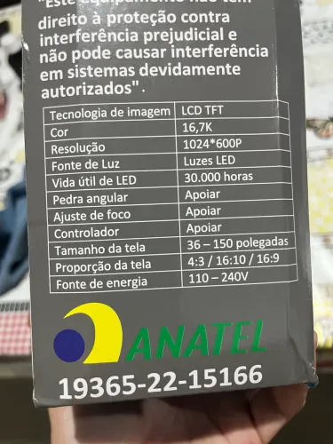 Projetor seminovo na caixa.