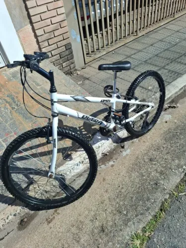 Bicicleta Aro 24 Branca Seminova.