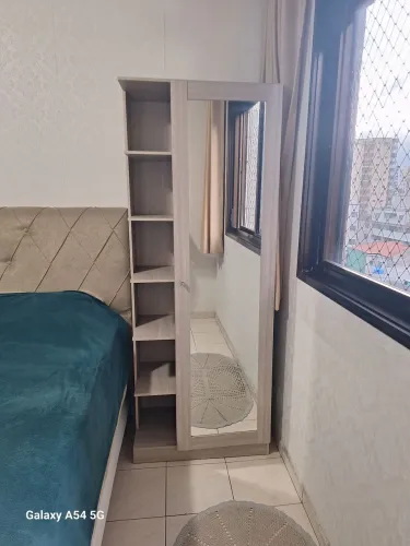 VENDO ARMÁRIO DE QUARTO COMPACTO 