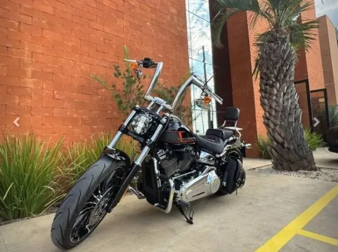 Harley Breakout 117 2024 5.400km c/ R$15mil acessórios