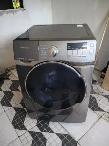 Máquina de lavar com defeito