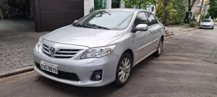 Toyota Corolla Altis 2.0 Flex 16V Aut. 2012