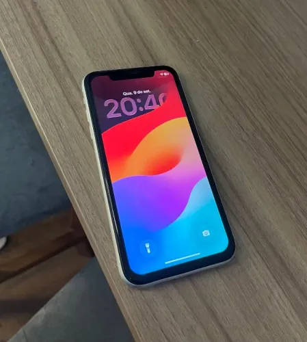 Usado: Apple Iphone 11 128GB Branco em Bom Estado 