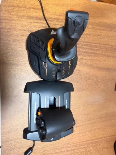 Thrustmaster Joystick e acelerador para PC T16000M FCS HOTAS