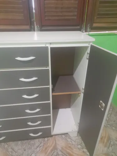 Vendo cômoda por 350 reais está seminova