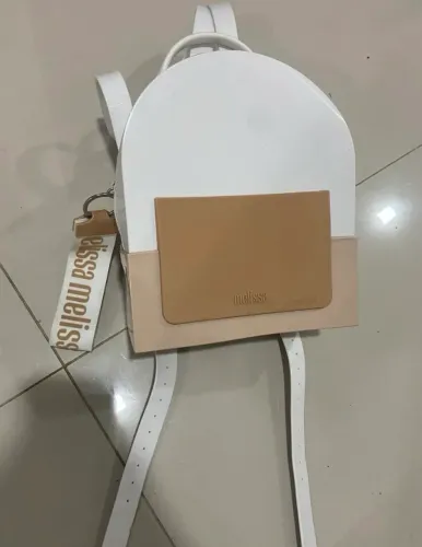 mochila Melissa Essential Back Pack branca e bege