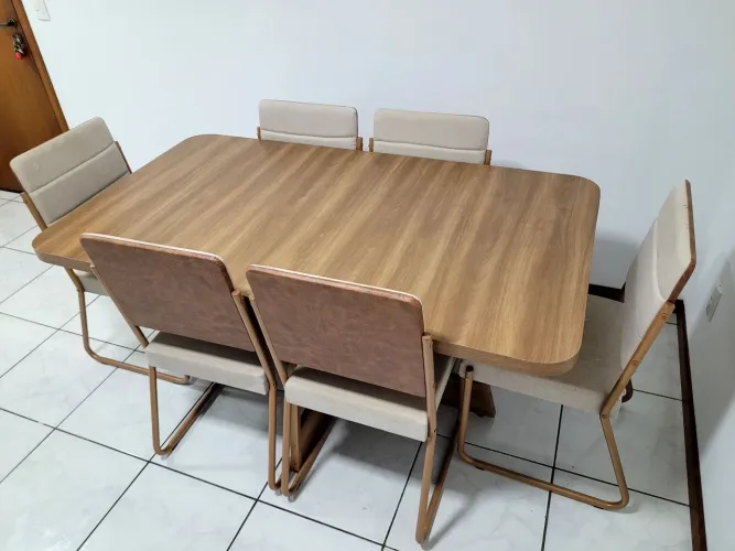 Mesa de Jantar 6 Lugares com 6 Cadeiras - Estilo Moderno/Rústico - Bom Estado