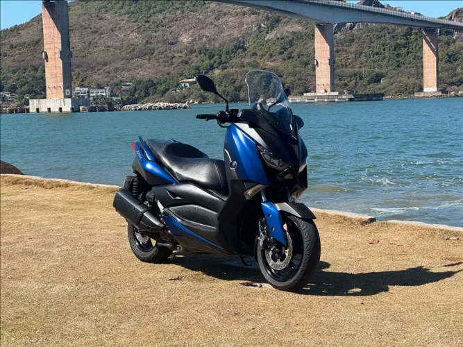 YAMAHA XMAX ABS