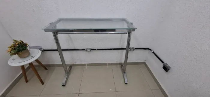 Balcão arara com vidros alumínio 