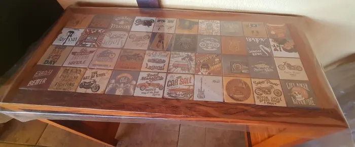Mesa bancada alta sem banquetas