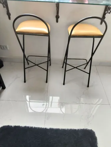 Duas banquetas para balcão/bar/bistrô