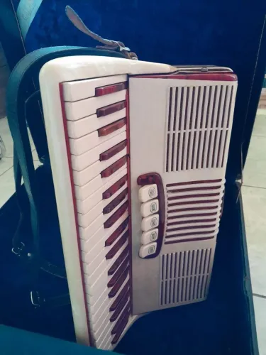 Acordeon (sanfona) Scandalli 120 baixos reduzida 