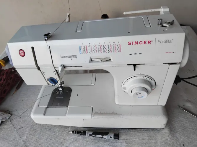 Máquina de Costura Singer Facilita