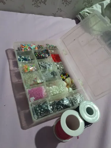 kit de miçangas com linhas