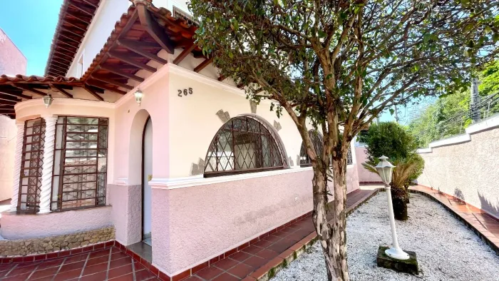 Casa para venda em Aclimação com 3 quartos, sendo 3 suítes, 265m²