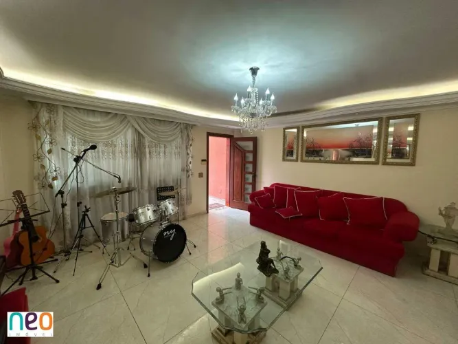 Casa pra locação com 6 dormitórios e 6 vagas