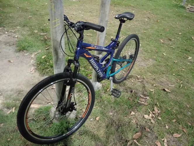Vende-se uma bicicleta 