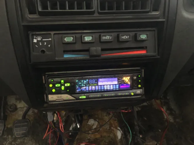 Pioneer Deh P835R com Led e bluetooth