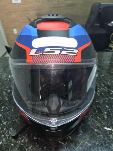  capacete LS2 FF808 Stream II Road com acabamento fosco azul, vermelho e preto.